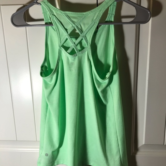 Workout tank top. Comfy when wearing. Green. Kids - Picture 2 of 2